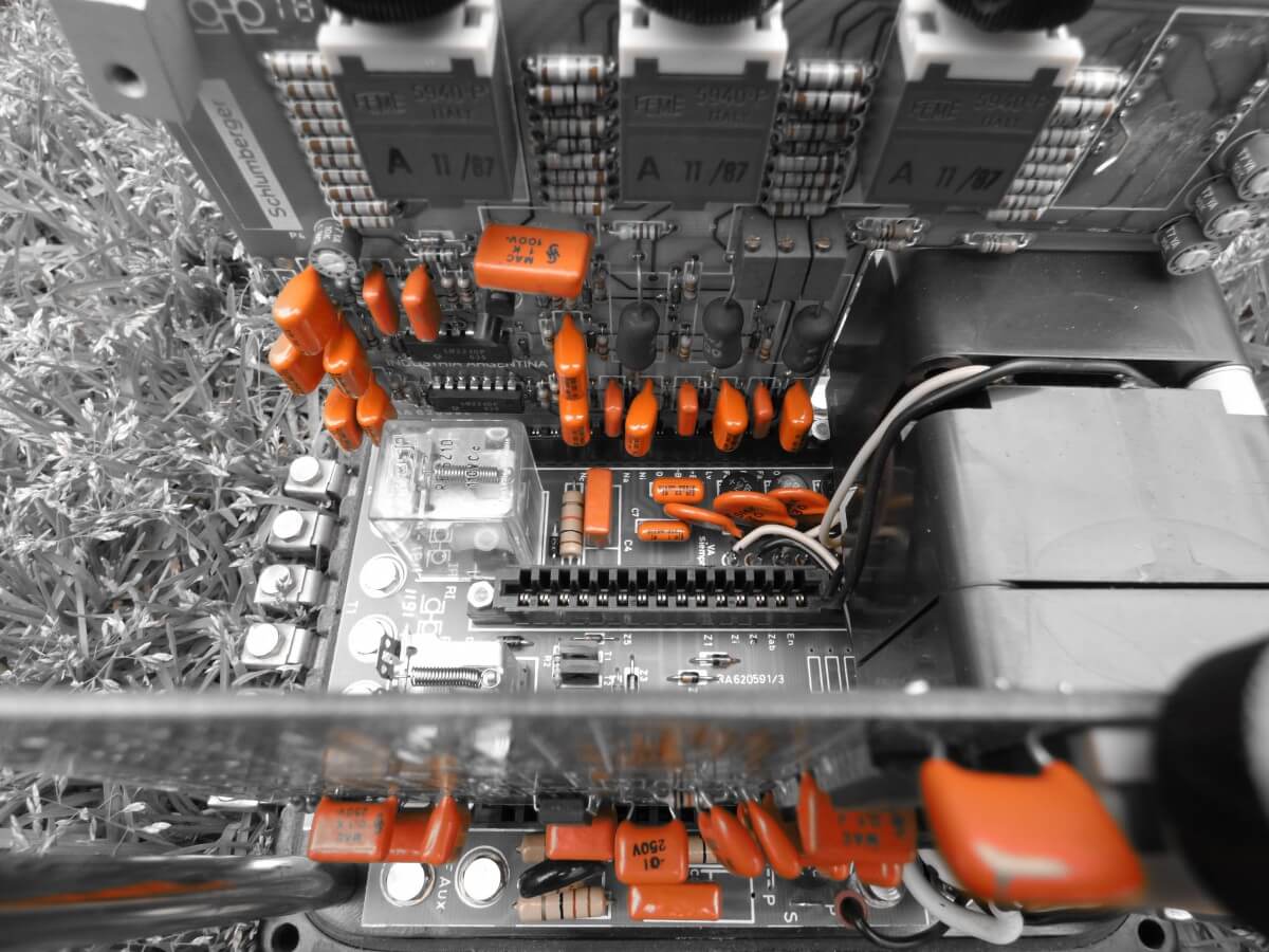 Quản lý linh kiện điện tử