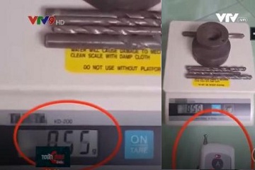 Tổng hợp những cách ăn gian cân nặng khó lường khi cân của người bán hàng