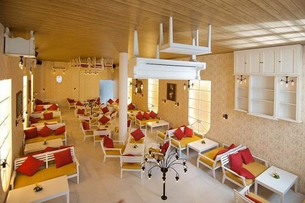 tại sao quán cafe lại vắng khách?